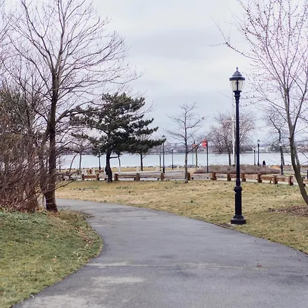 Waterfront Gem Duplex 3 Bedroom 2floor In Whitestone Bronx Free Parking New York