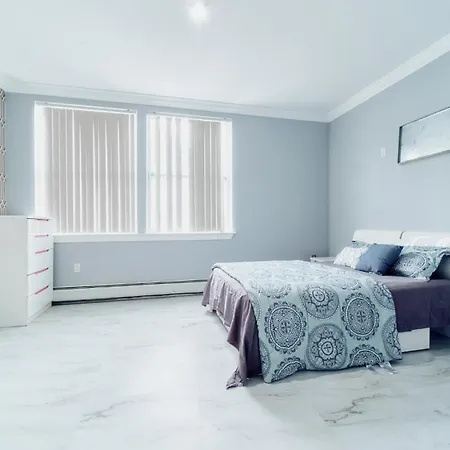 Waterfront Gem Duplex 3 Bedroom 2floor In Whitestone Bronx Free Parking *