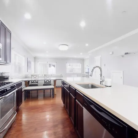 Waterfront Gem Duplex 3 Bedroom 2floor In Whitestone Bronx Free Parking