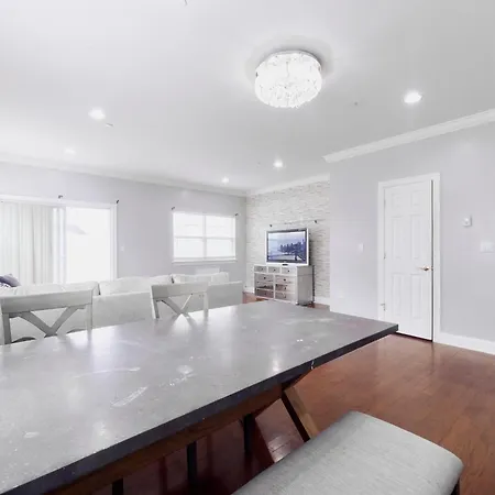 Waterfront Gem Duplex 3 Bedroom 2floor In Whitestone Bronx Free Parking * New York