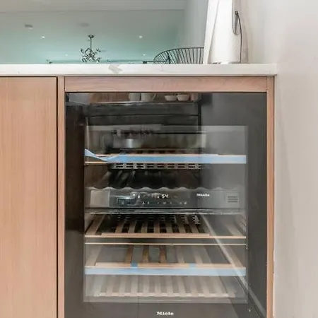 Luxurious Soho Apartment~ 2 Bedroom 2 Bathroom New York