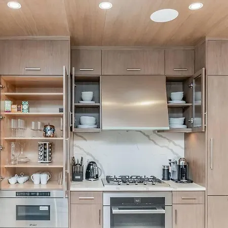 Luxurious Soho Apartment~ 2 Bedroom 2 Bathroom *