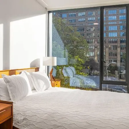 Luxurious Soho Apartment~ 2 Bedroom 2 Bathroom Apartment *