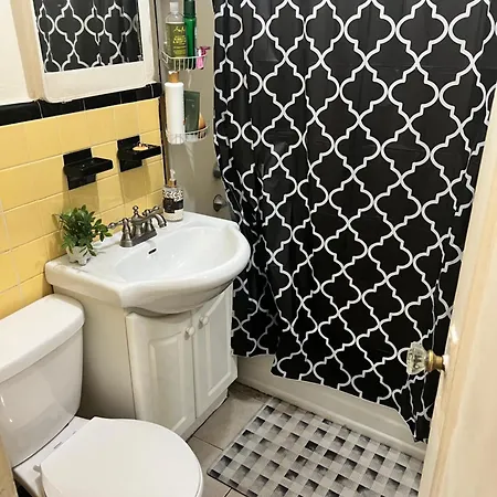 Prime Location- Central Manhattan Apartment