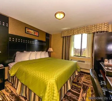 Rodeway Bronx Zoo 4*