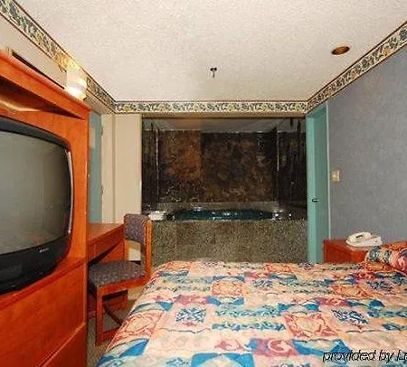 Hotel Econo South Ozone Park