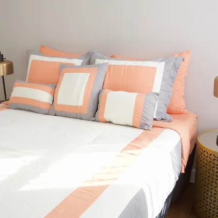 Apartment Style Near Park *
