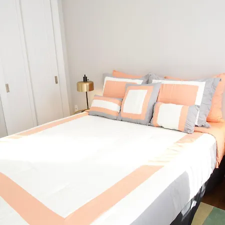 Apartment Style Near Park