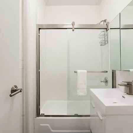 Apartment 444-2e Modern 2br Hell's Kitchen