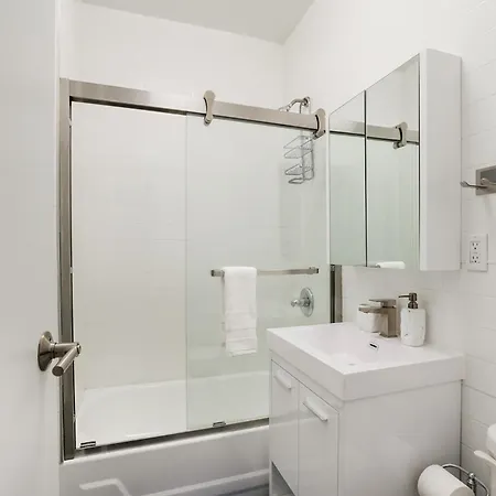 444-2e Modern 2br Hell's Kitchen * New York