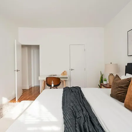 Apartment 444-2e Modern 2br Hell's Kitchen