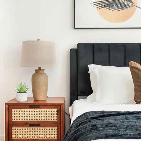 444-2e Modern 2br Hell's Kitchen Apartment New York