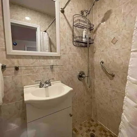 Entire Cozy 1br In Heart Of Queens L New York