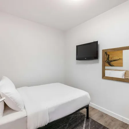 27 By Luxurban Hotel