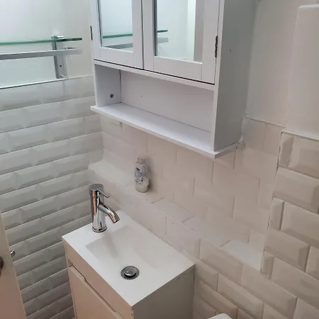 Apartment And One Bedroom *
