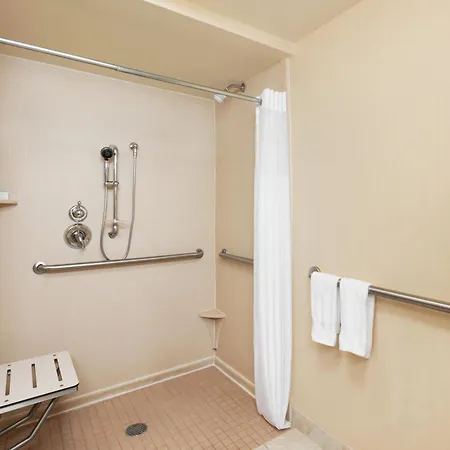 Hotel Hampton - Laguardia Airport 3*