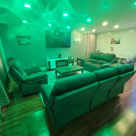 Cozy Shared With Host Apartment *