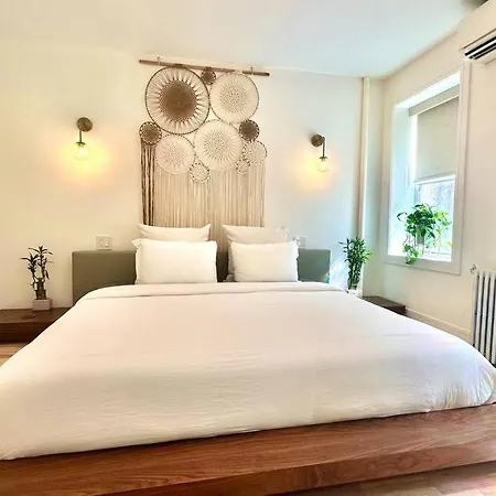 Bright, Airy, Luxe Hideaway”w” Private Backyard *