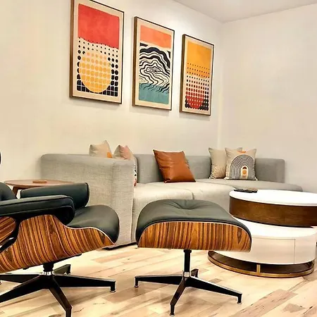 Bright, Airy, Luxe Hideaway”w” Private Backyard Apartment New York