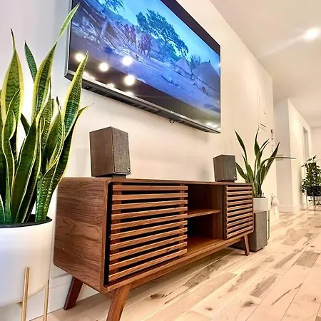 Bright, Airy, Luxe Hideaway”w” Private Backyard