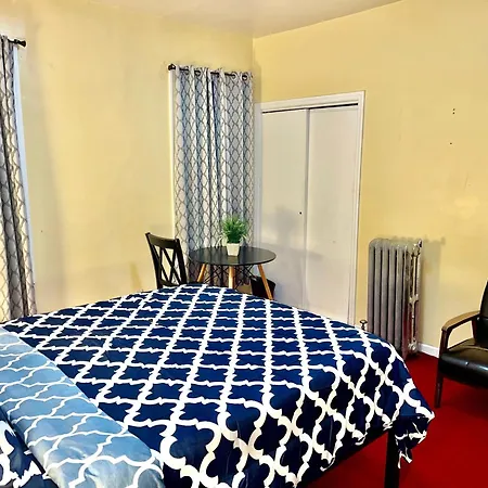3 Bedrooms 1 Bath Apt, 10 Min To Manhattan! Apartment *