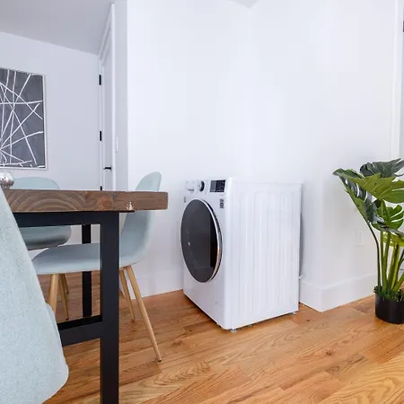 323-2 Specious 2br Williamsburg * New York