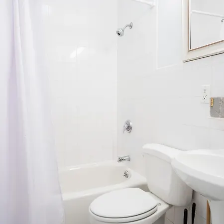 1435-4 I 3 Bedrooms 2bath W D Prime Upper East Apartment *
