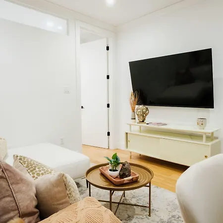 1288-4r Newly Furnished Prime Ues 2br