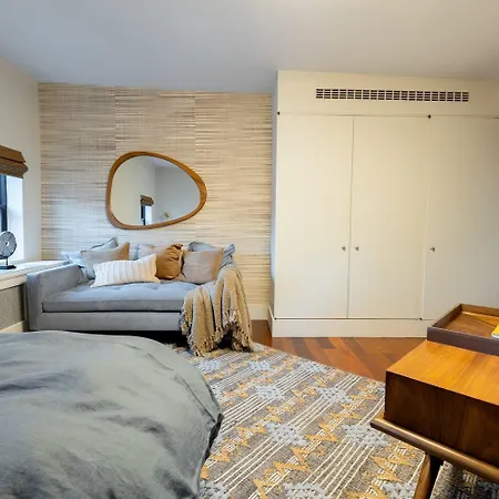 E10-3 3br Designer Townhouse Apartment *