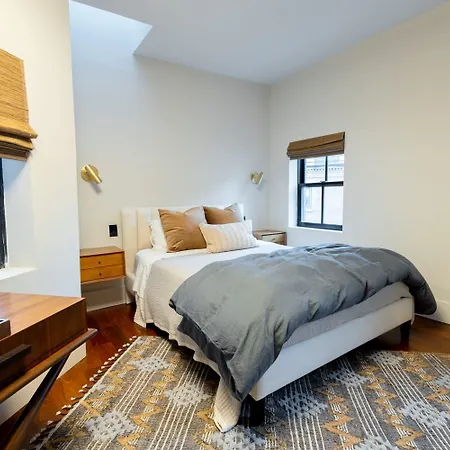 E10-3 3br Designer Townhouse Apartment *