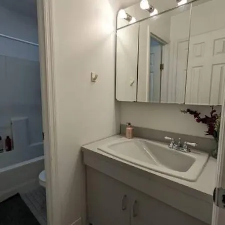 And Affordable Williamsburg Private Bedroom Close To Subway *
