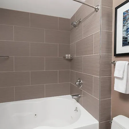 Hotel Fairfield & By Marriott Staten Island