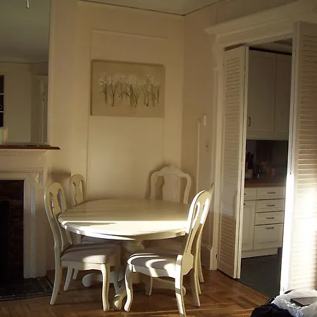 Apartment Brownstone Bed And No Breakfast *