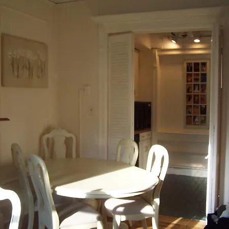 Brownstone Bed And No Breakfast * New York