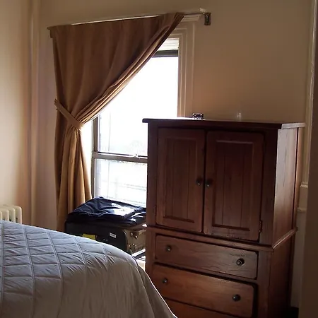 Apartment Brownstone Bed And No Breakfast *