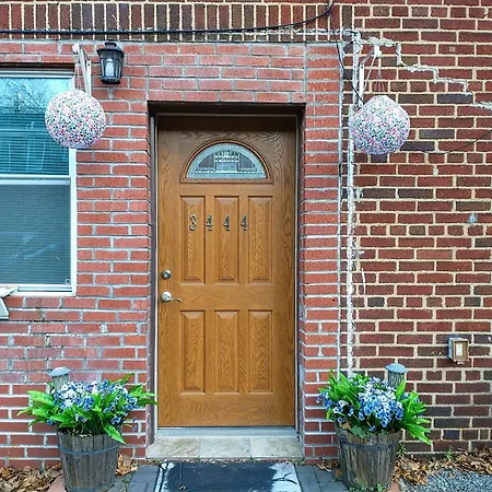 Cozy At The Heart Of Jackson Heights New York