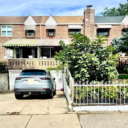 Holiday home Lga Airport 3 Mins, Vacation 3 Bedroom Duplex House, Parking And Private Backyard, 9mins Subway! *