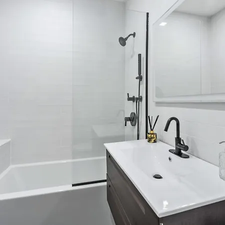 Top Notch 2 Bedroom Minutes From Central Park New York