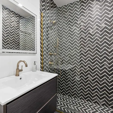 Top Notch 2 Bedroom Minutes From Central Park *