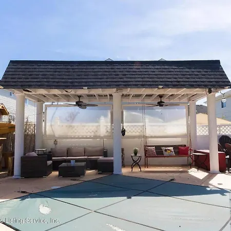 Like In Nyc W/5 Bedrooms And Pool Holiday home New York