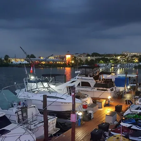 Cozy Ocean 3xdeck Yacht Botel *
