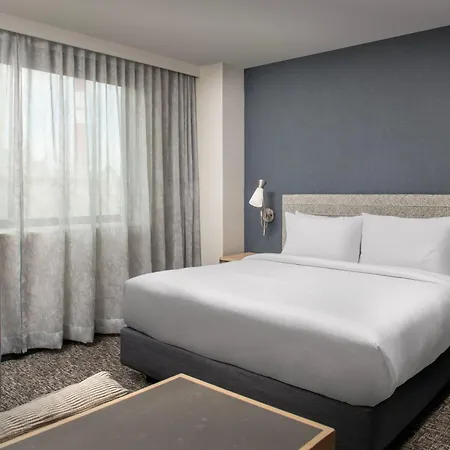 By Marriott Queens Hotel New York