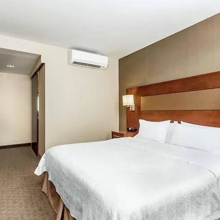 Hampton Manhattan Grand Hotel 3*