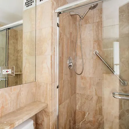 Apartment Ues 3br W Balcony Doorman Nr Park Nyc-1192 New York