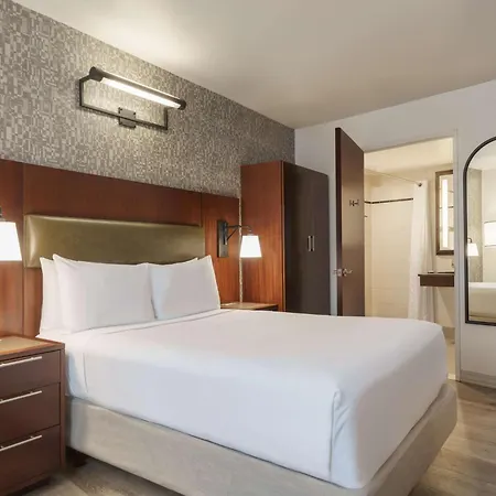 Doubletree By Hilton Downtown Hotel