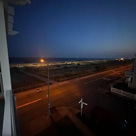 Holiday home Beach House In Heart Of Nyc