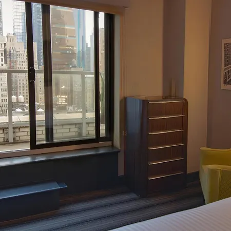 Edison Times Square 4*