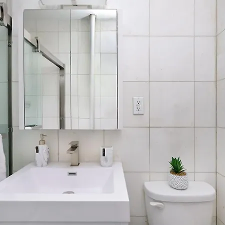 444-3e Contemporary 1br In Hell's Kitchen Apartment