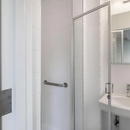 Apartment Ues 2br Windoor Pool Doorman Views Nyc-243
