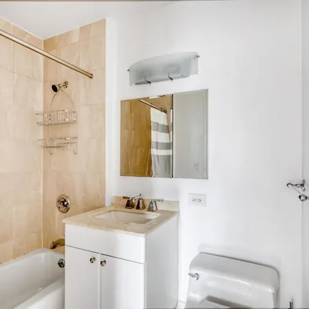Midtown 1br W Dm Elevator Gym Nr Times Sq Nyc-799 *
